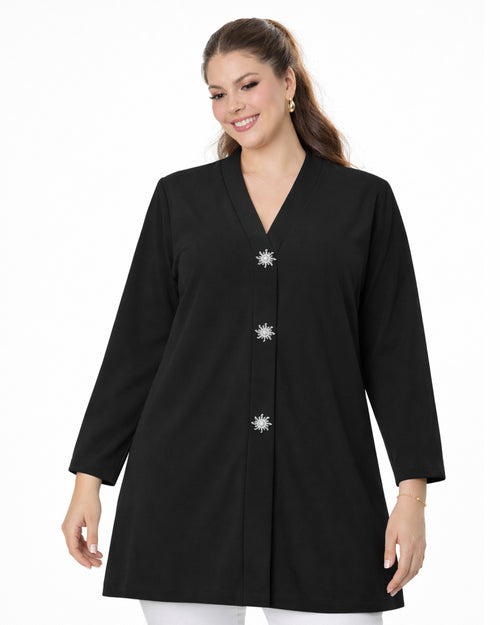 tunique élégance noir portée de face avec manches longues et boutons visibles