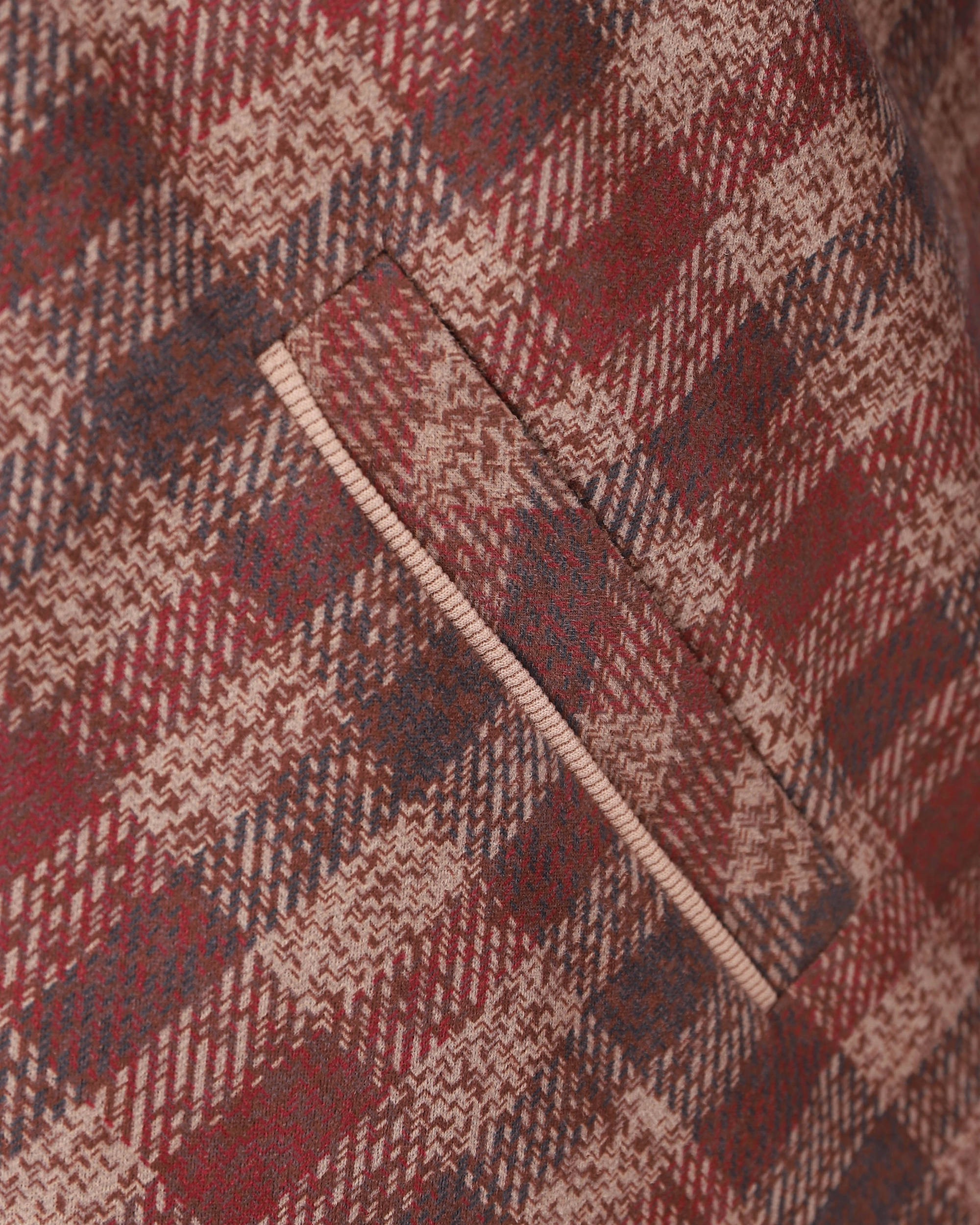 détail de la poche latérale du twinset élise rouge brique